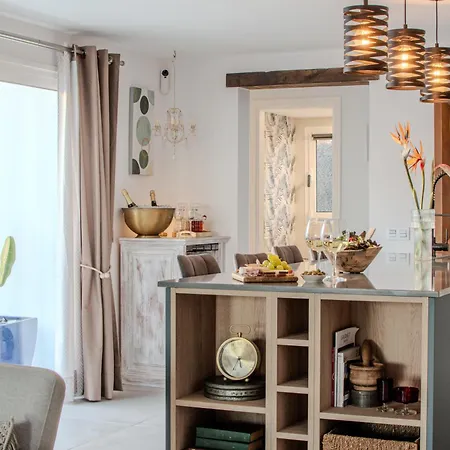 Katya By Villalize ヴィラ *