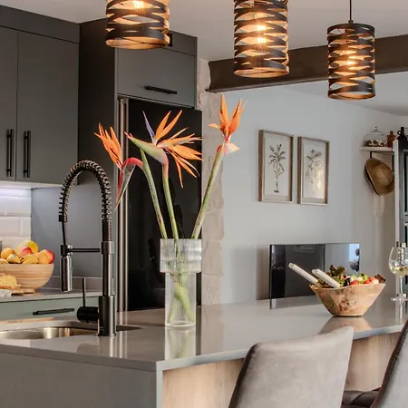 ヴィラ Katya By Villalize